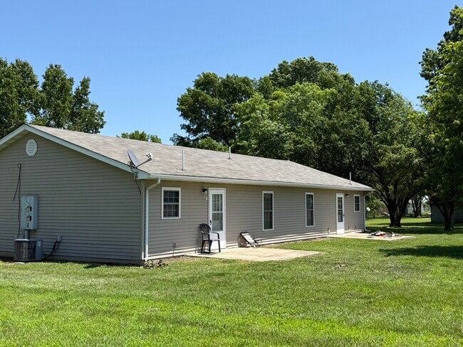 1736 Debbie Ln in Owensville, MO - Building Photo - Building Photo