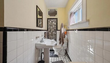 5131 Pine St, Unit 3 in Philadelphia, PA - Foto de edificio - Building Photo