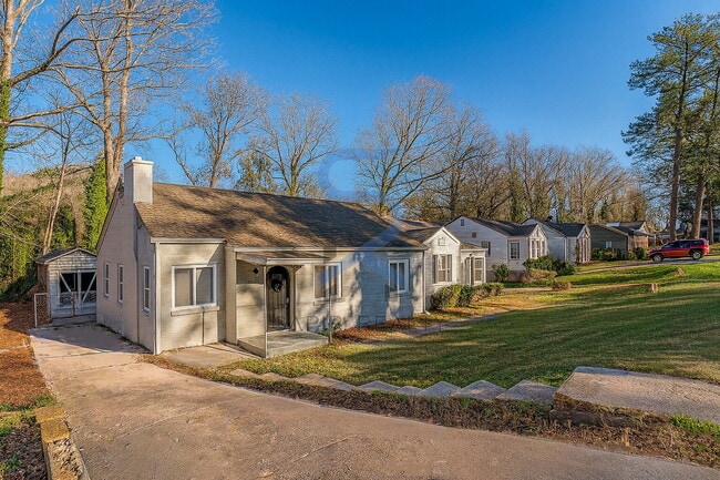 1376 Westmont Rd SW in Atlanta, GA - Foto de edificio - Building Photo