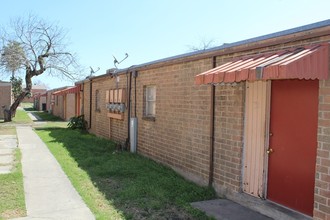 Coastal Pointe Apartments in Corpus Christi, TX - Building Photo - Building Photo