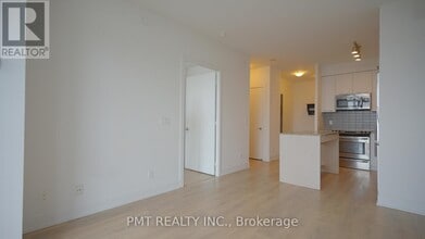 9471 Yonge St in Richmond Hill, ON - Building Photo - Building Photo