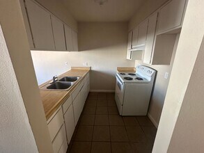1316 Hobart Dr in Marysville, CA - Foto de edificio - Building Photo