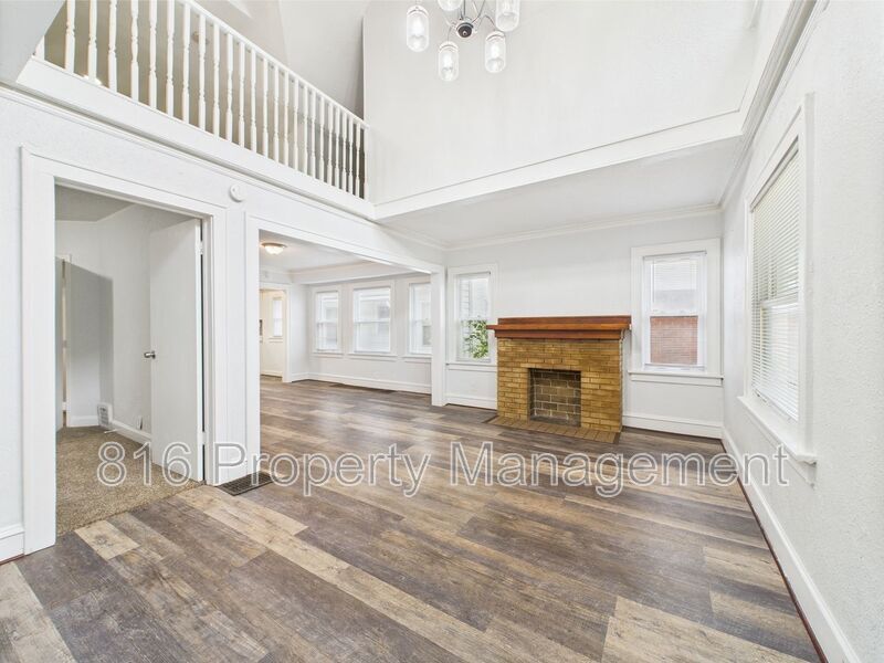 5611 Olive St in Kansas City, MO - Building Photo