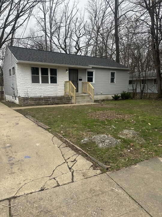 1326 Pontiac St in Akron, OH - Building Photo