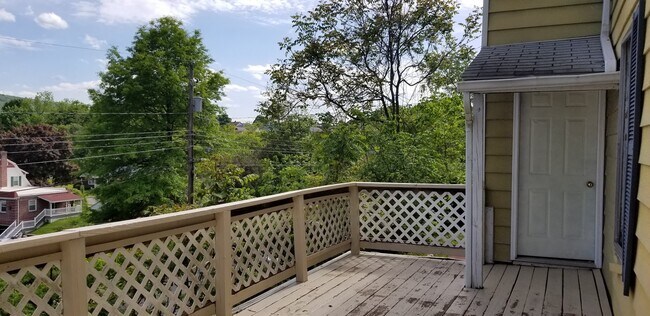 323 W 4th St in Lock Haven, PA - Foto de edificio - Building Photo