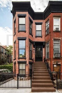 90 Hull St in Brooklyn, NY - Foto de edificio - Building Photo