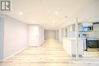 13163 Bathurst St in Richmond Hill, ON - Building Photo - Building Photo