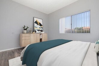 Club Pacifica Apartment Homes in Covina, CA - Foto de edificio - Building Photo