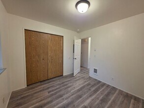 421-423 S 58th St in Springfield, OR - Building Photo - Building Photo