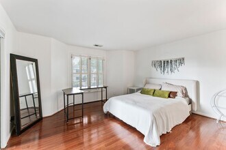 2719 Selwyn Ave in Charlotte, NC - Building Photo - Building Photo