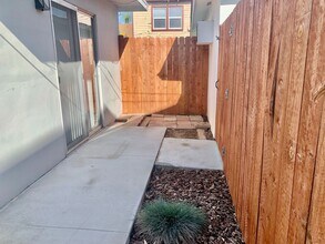 1008 Florida St-Unit -A in Huntington Beach, CA - Building Photo - Building Photo