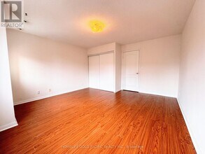 28 Sommerset Way in Toronto, ON - Building Photo - Building Photo