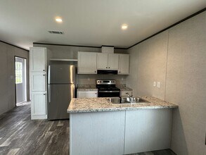 6407 SE 108th St in Belleview, FL - Building Photo - Building Photo