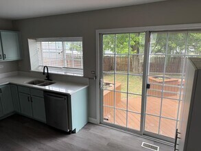 3238 Gresham Ln E in Aurora, IL - Foto de edificio - Building Photo