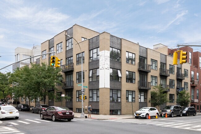 180 Scholes Street in Brooklyn, NY - Foto de edificio - Primary Photo