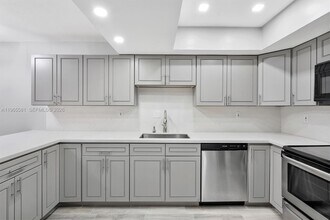 48 Matador Ln in Davie, FL - Building Photo - Building Photo