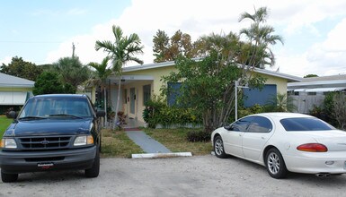 23-27 NE 19th Ave in Pompano Beach, FL - Building Photo - Building Photo