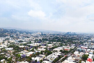 1007 N Genesee Ave in West Hollywood, CA - Building Photo - Building Photo