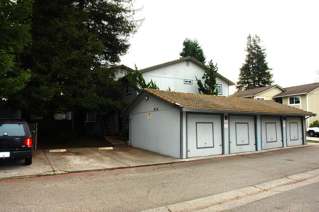 936 Civic Center Dr in Rohnert Park, CA - Building Photo - Building Photo