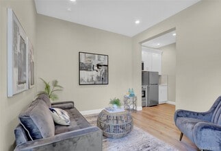 610 Jericho Tpke in New Hyde Park, NY - Building Photo - Building Photo