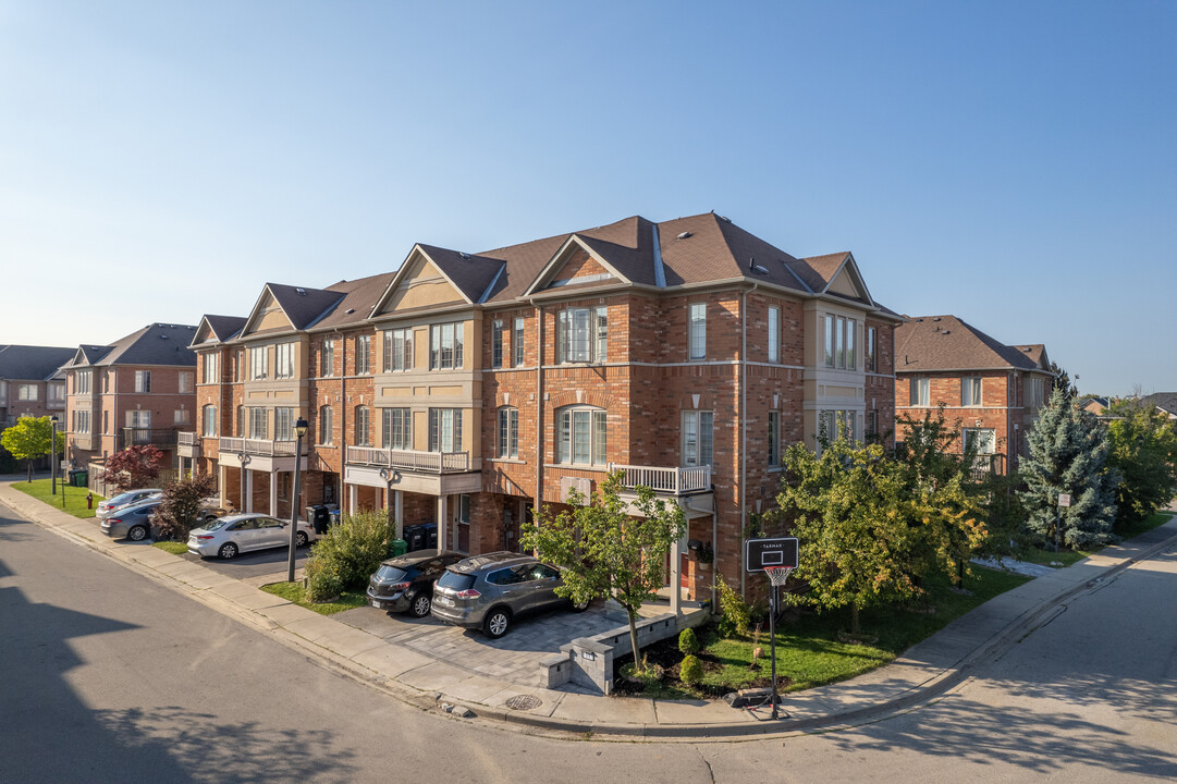 1097 Felicity Cres in Mississauga, ON - Building Photo