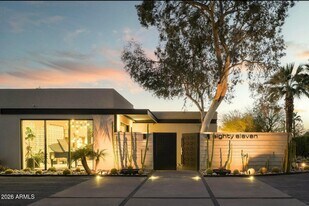 8011 E Larkspur Dr in Scottsdale, AZ - Building Photo