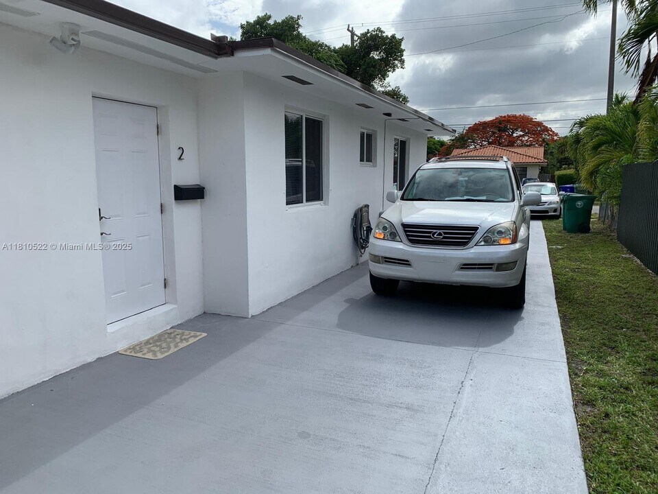 2829 SW 32nd Ct in Miami, FL - Building Photo