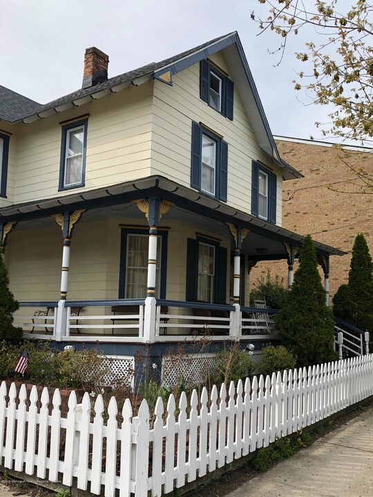 65 Pilgrim Pathway in Ocean Grove, NJ - Building Photo