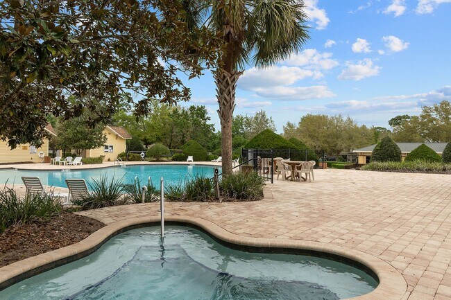 23503 Valderama Ln in Sorrento, FL - Building Photo - Building Photo