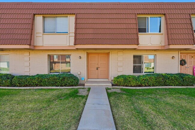 1628 E Logan Dr in Tempe, AZ - Foto de edificio - Building Photo