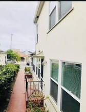 236 La Verne Ave, Unit A in Long Beach, CA - Building Photo - Building Photo