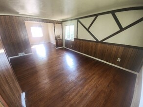 8630 N Evangeline St in Dearborn Heights, MI - Building Photo - Building Photo