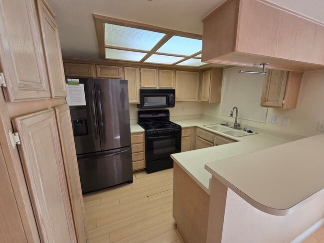 920 N Sloan Ln in Las Vegas, NV - Building Photo - Building Photo
