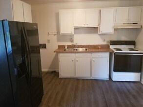 211 Foxwood Dr in Maiden, NC - Building Photo - Building Photo