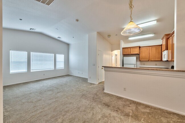 6579 Charlie Chaplin Ave in Las Vegas, NV - Building Photo - Building Photo