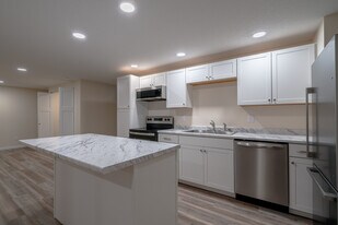 1141 S Wapakoneta Rd, Unit 1141 in Lima, OH - Building Photo