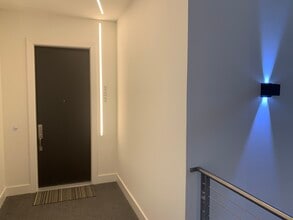 3923 Cole Ave, Unit Unit 202 in Dallas, TX - Building Photo - Building Photo