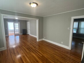 240 Linwood St-Unit -2 in New Britain, CT - Building Photo - Building Photo