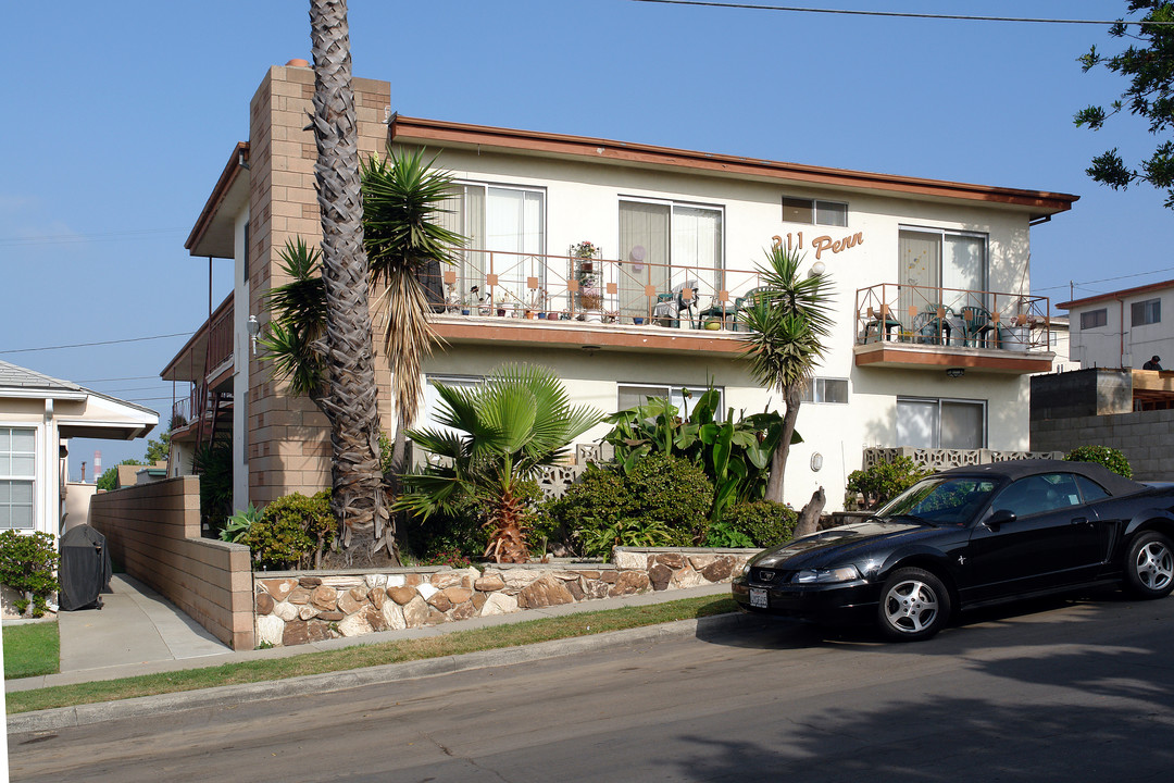 211 Penn St in El Segundo, CA - Foto de edificio