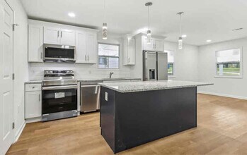 327 Thornton St SW in Atlanta, GA - Building Photo - Building Photo