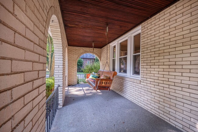 601 9th St in Oakmont, PA - Building Photo - Building Photo