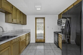 1805 N Taylor Rd in Brandon, FL - Building Photo - Building Photo