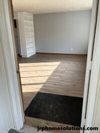 880 E Michigan Ave photo'