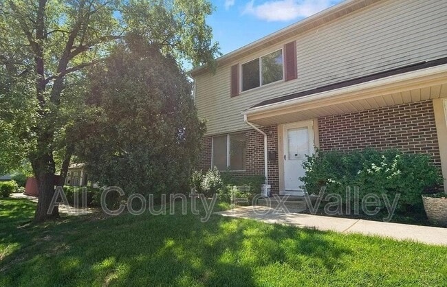 property at 1723 Queensbury Cir