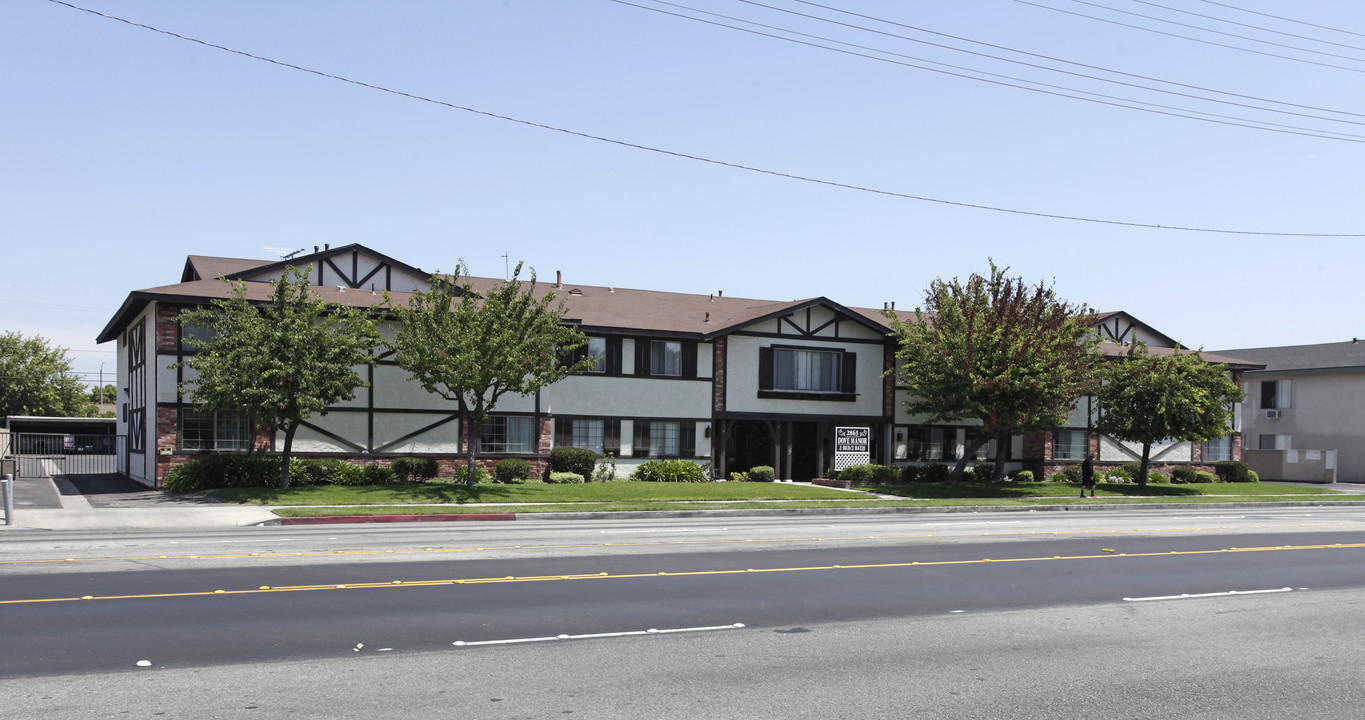 Dove Manor Apartments in Anaheim, CA - Building Photo