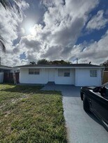4871 SW 24th Ave in Fort Lauderdale, FL - Building Photo