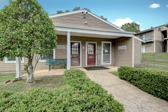 Westbridge Apartments in Little Rock, AR - Building Photo - Building Photo