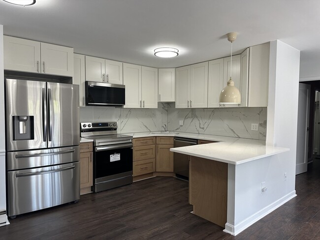 property at 31 Hamlin Ln