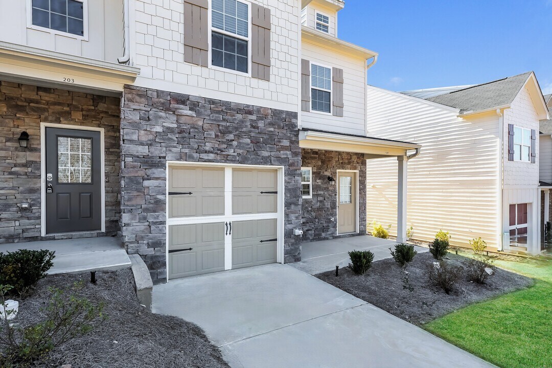 207 Riley Cir in Dawsonville, GA - Building Photo