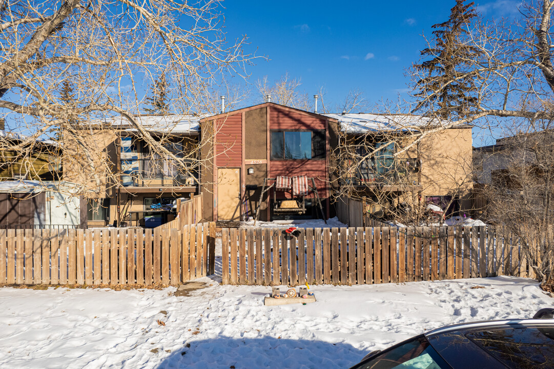 4528 75 St NW in Calgary, AB - Building Photo